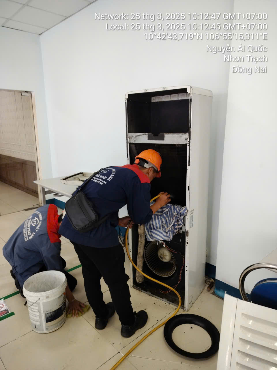 Vệ Sinh Máy Lạnh Bao Nhiêu Tiền? Cập Nhật Bảng Giá & Lưu Ý Quan Trọng [2025]